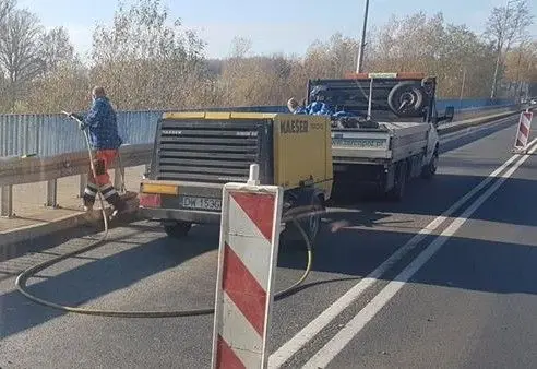 Prace drogowe na moście w Bolesławcu