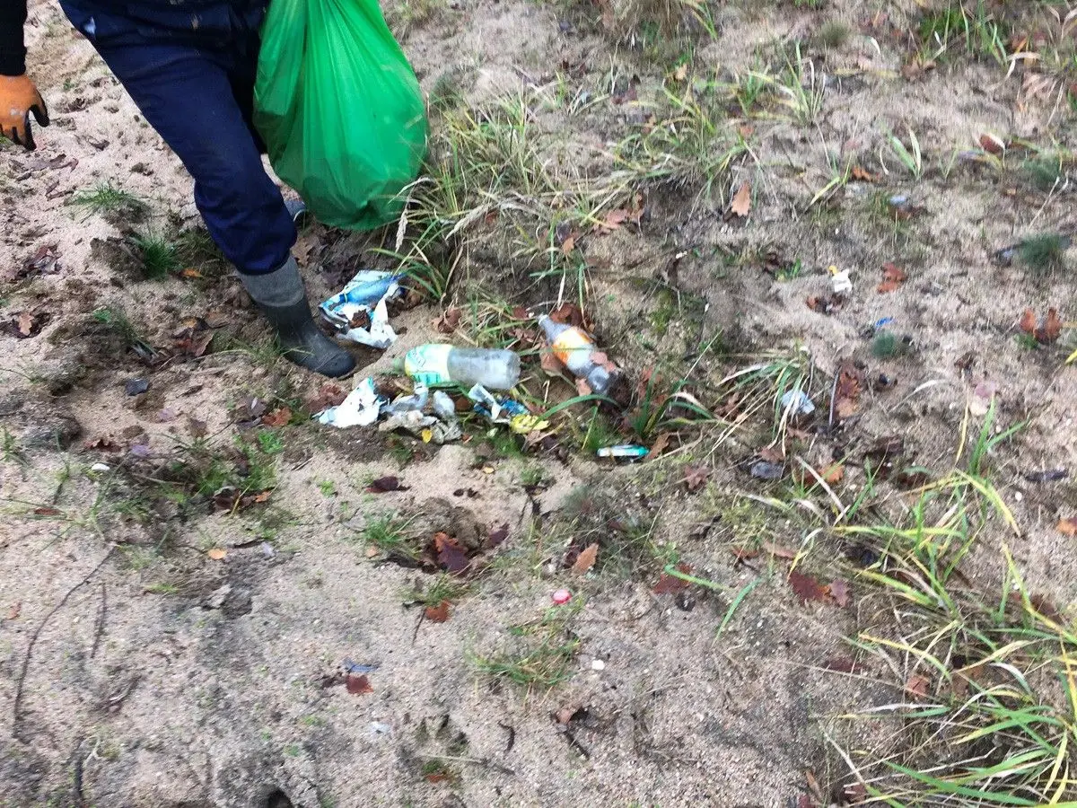 Bolesławianie nietypowo uczcili 100-lecie Niepodległości. Posprzątali plaże żwirowni