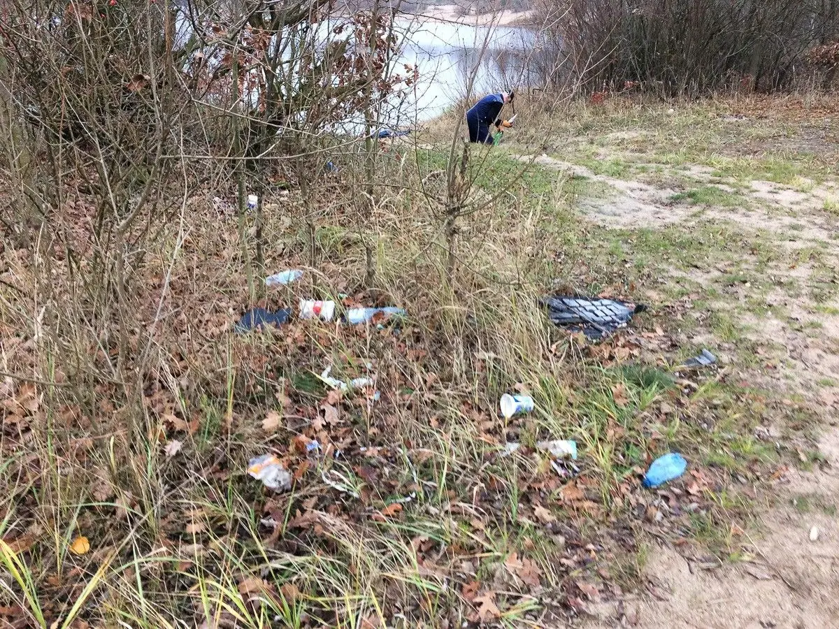 Bolesławianie nietypowo uczcili 100-lecie Niepodległości. Posprzątali plaże żwirowni