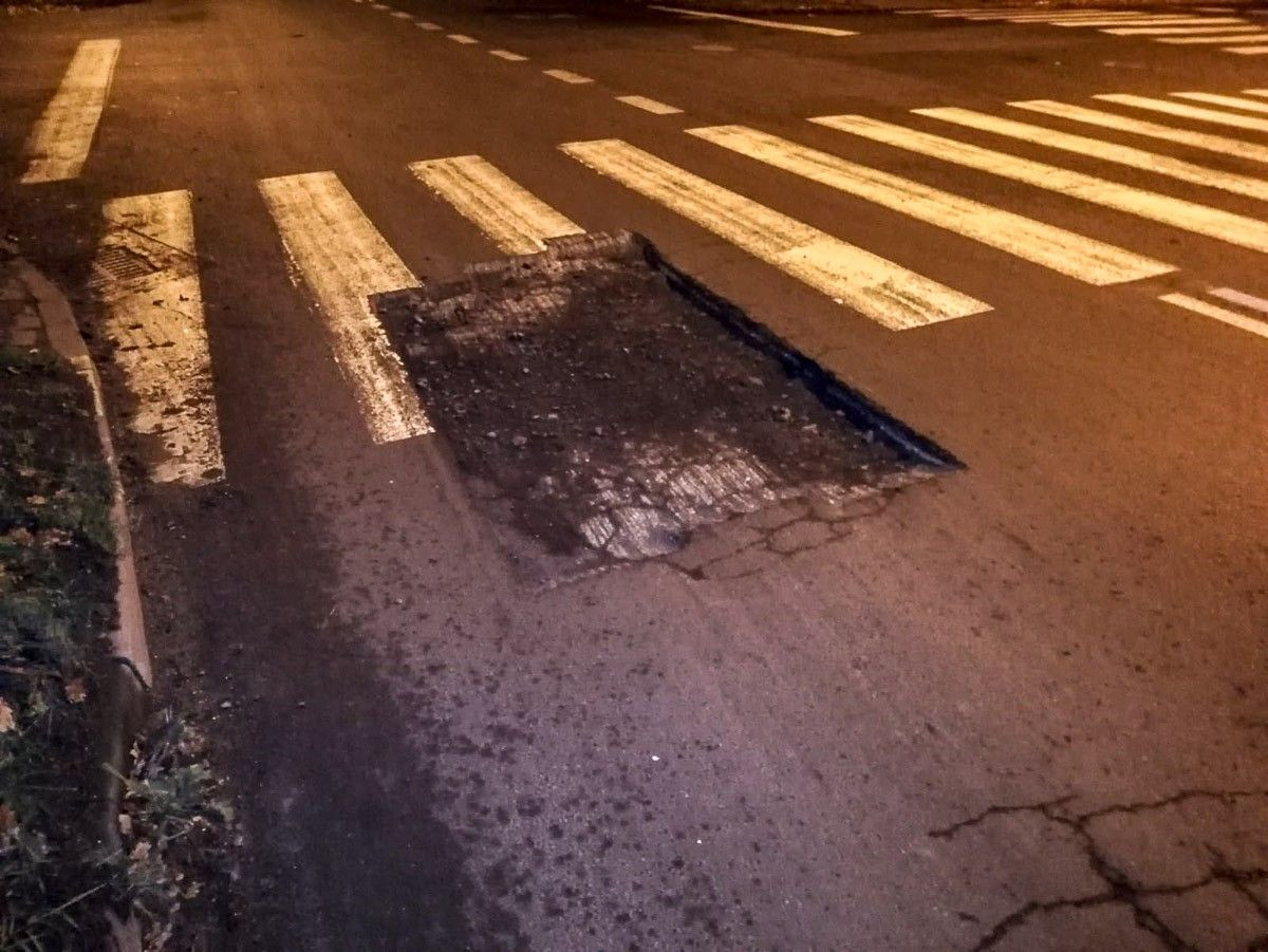 Dziury w jezdni na ul. Jeleniogórskiej