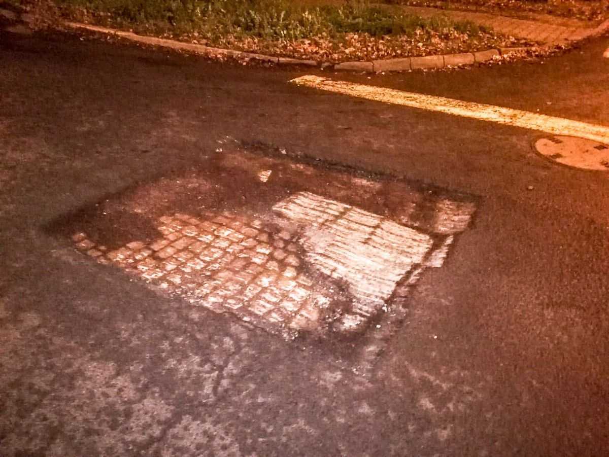 Dziury w jezdni na ul. Jeleniogórskiej
