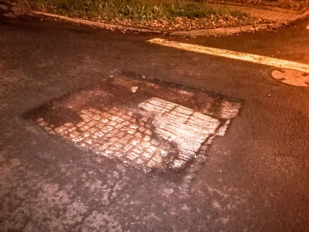 Dziury w jezdni na ul. Jeleniogórskiej
