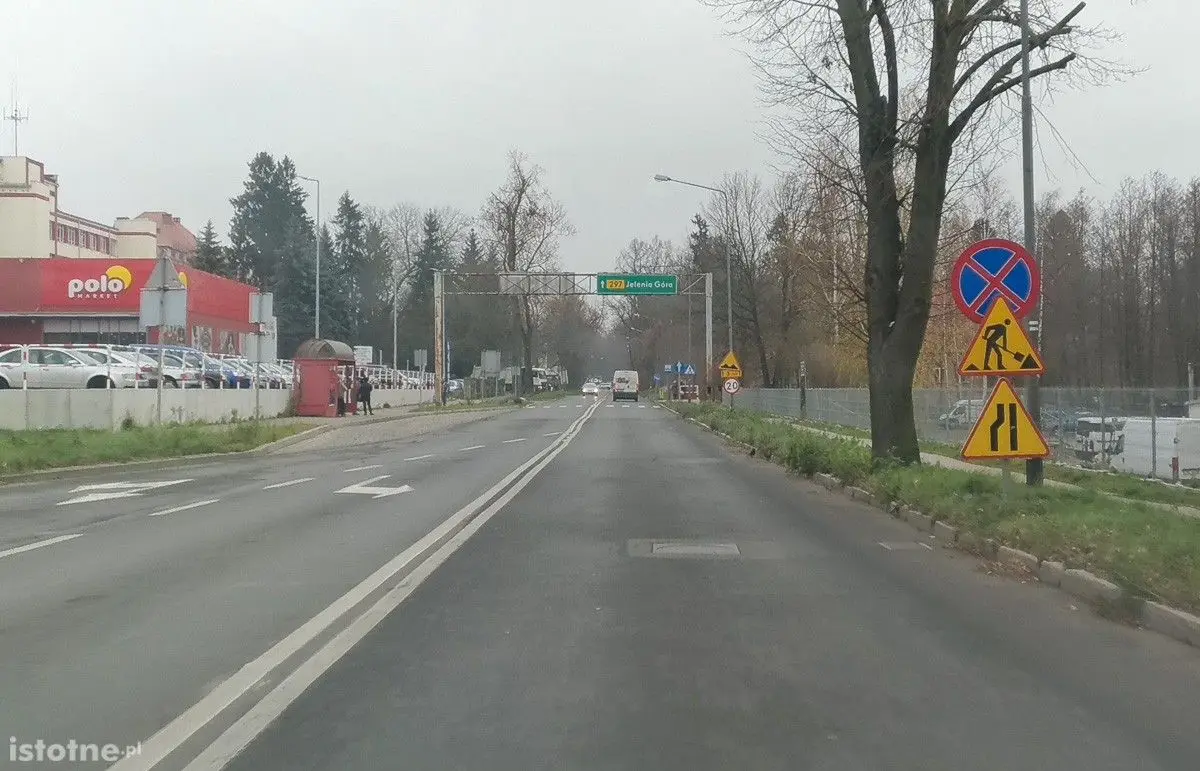 Dziury na ul. Jeleniogórskiej w Bolesławcu załatane