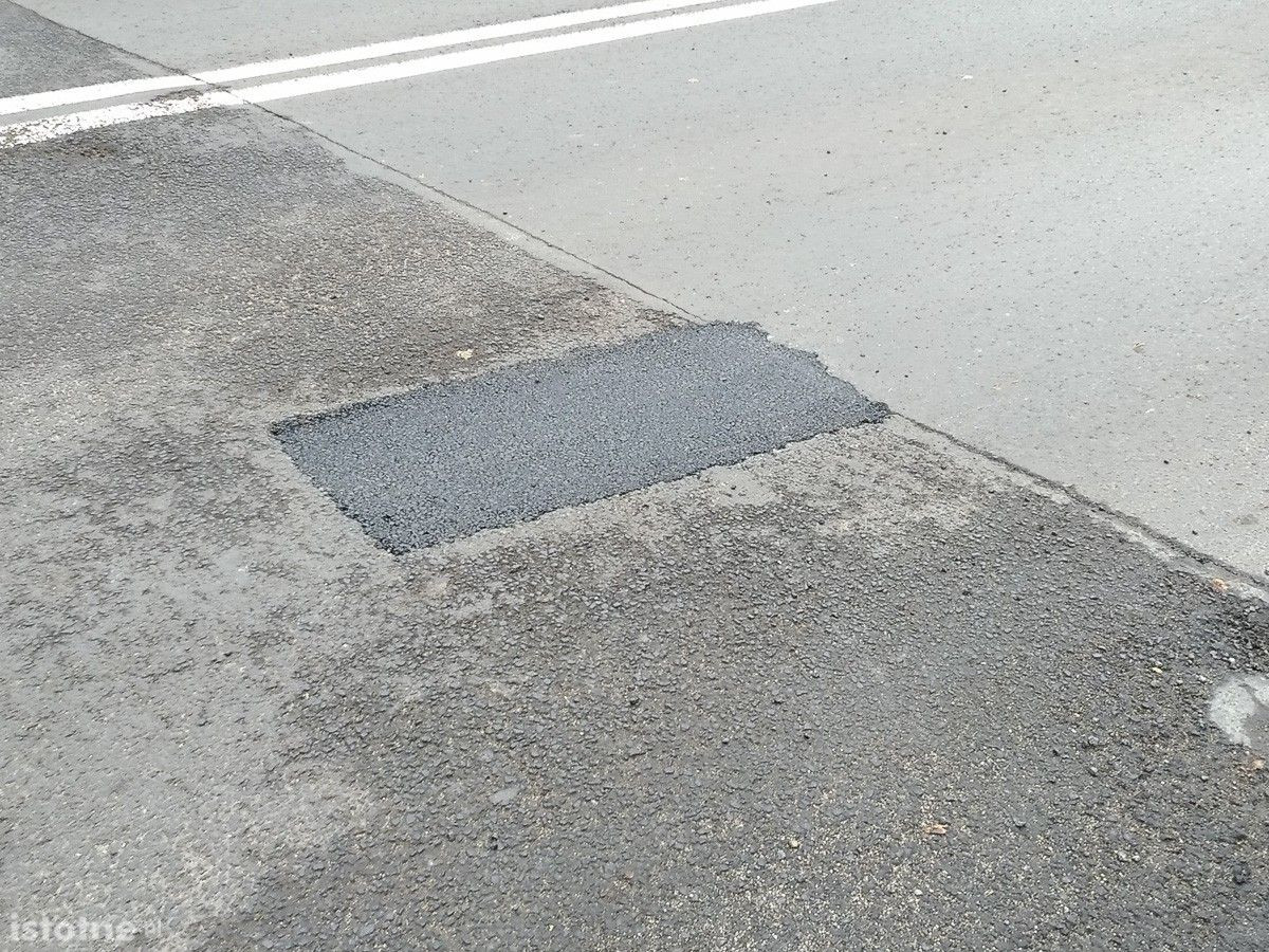 Dziury na ul. Jeleniogórskiej w Bolesławcu załatane