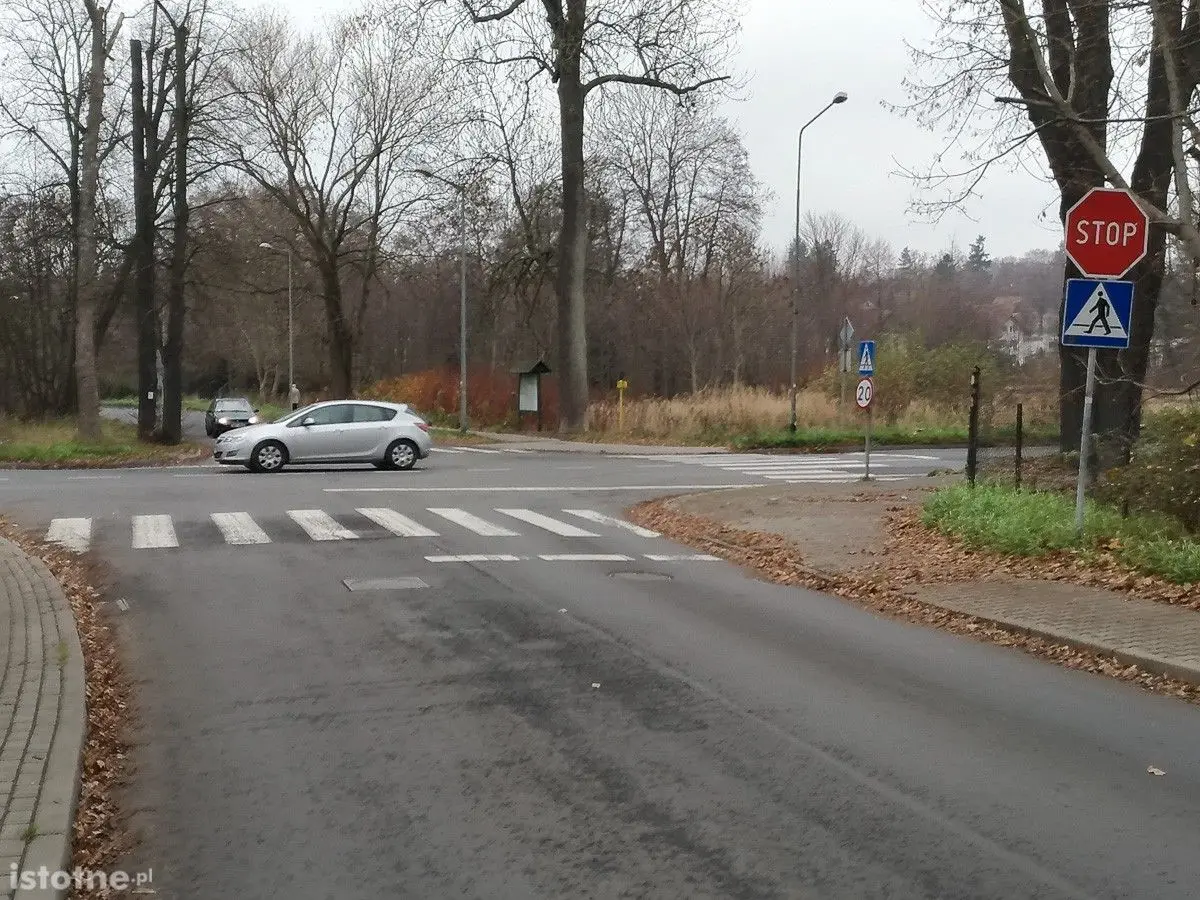 Dziury na ul. Jeleniogórskiej w Bolesławcu załatane