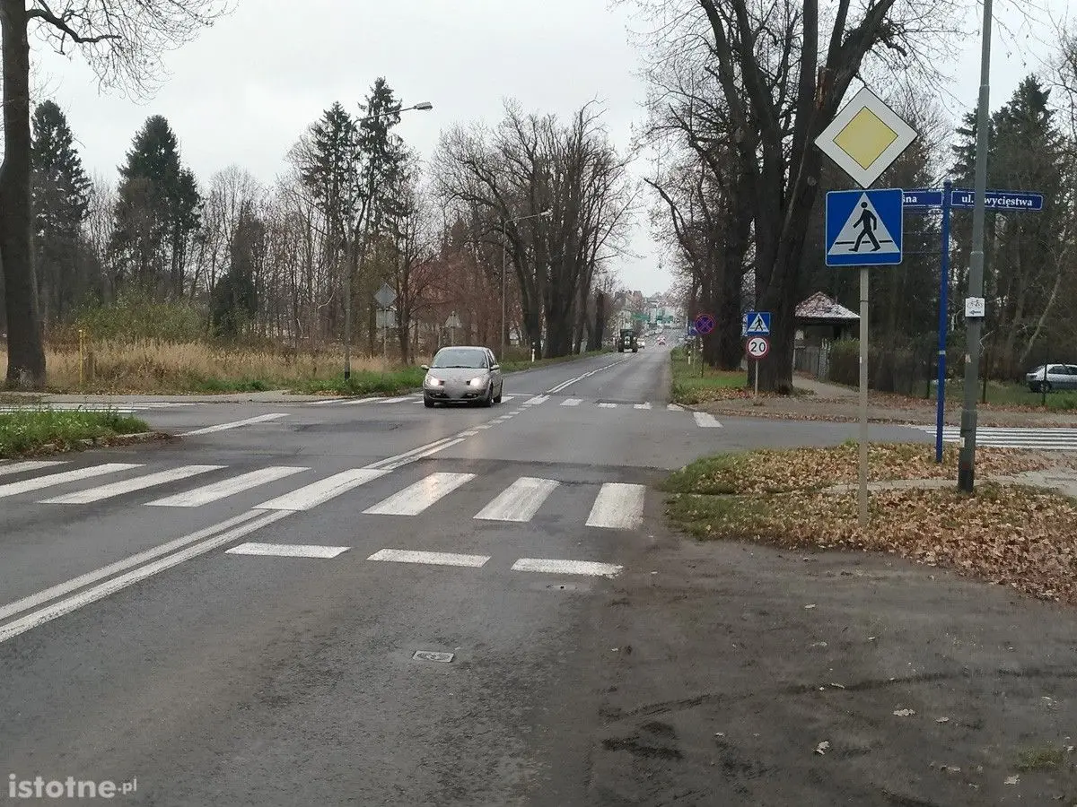 Dziury na ul. Jeleniogórskiej w Bolesławcu załatane