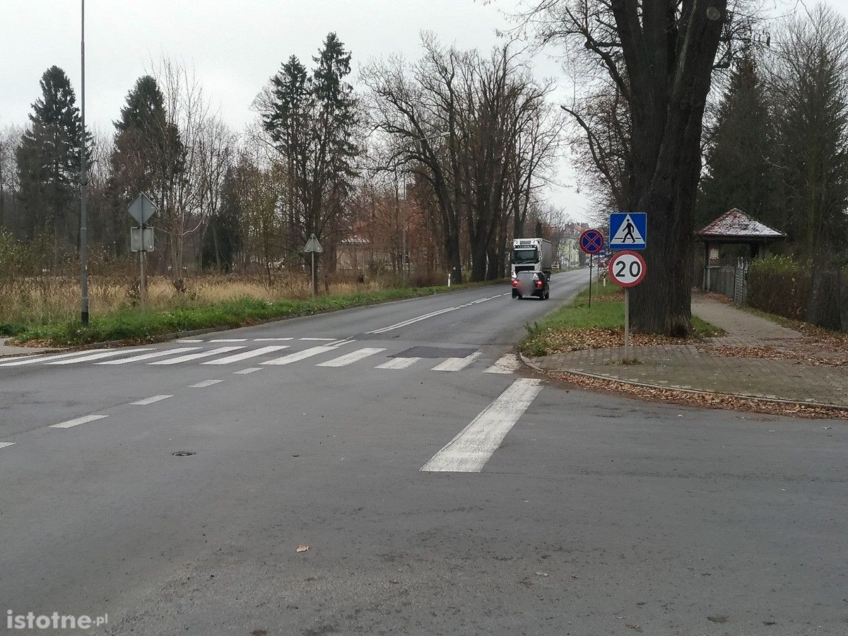 Dziury na ul. Jeleniogórskiej w Bolesławcu załatane