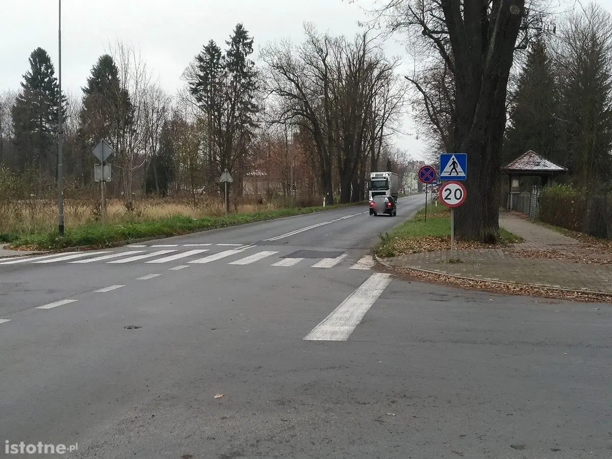 Dziury na ul. Jeleniogórskiej w Bolesławcu załatane