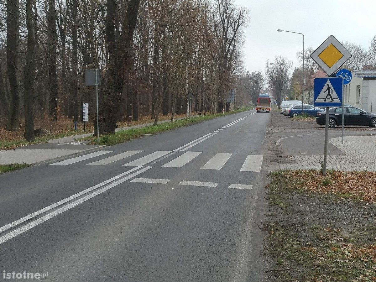 Dziury na ul. Jeleniogórskiej w Bolesławcu załatane