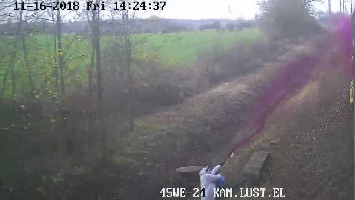 Wandal spryskał farbą rozpędzony pociąg. Jest nagroda za pomoc w złapaniu sprawcy!