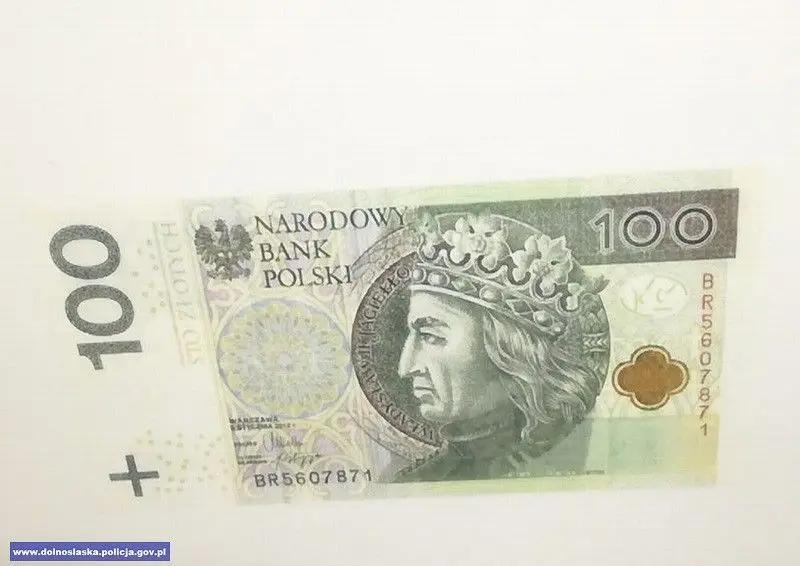 Oszuści zapłacili fałszywym banknotem i szantażowali drukarza