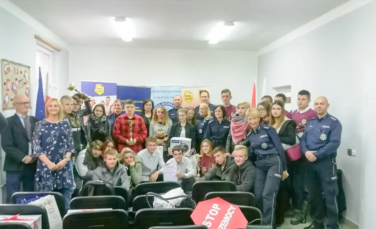 Youth from the Bolesławiec Voluntary Labour Corps take third place in police competition