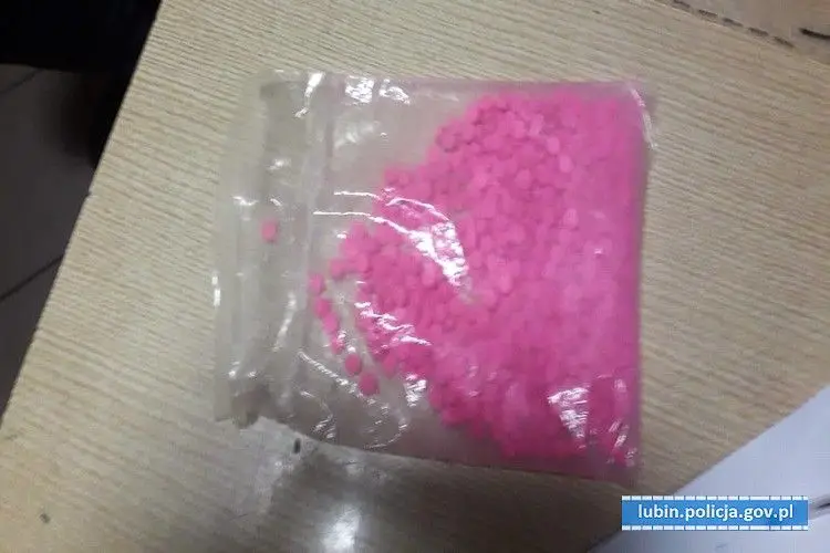 Wpadli z dużą ilością amfy i ecstasy i z nielegalną bronią