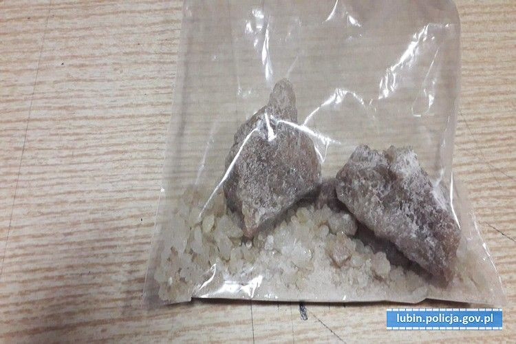 Wpadli z dużą ilością amfy i ecstasy i z nielegalną bronią