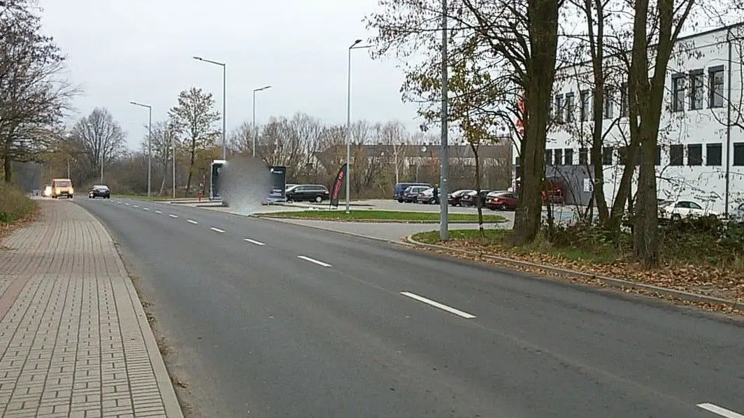 No Sidewalk or Pedestrian Crossing Near Carrefour on Śluzowa Street in Bolesławiec