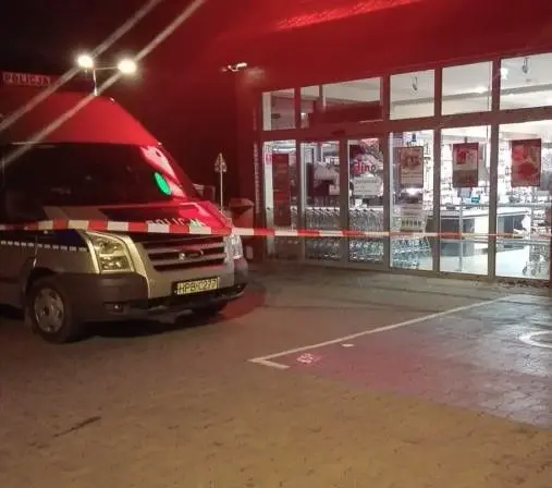 Kasjer i znajomi upozorowali napad na market, ukradli prawie 6 tys. zł