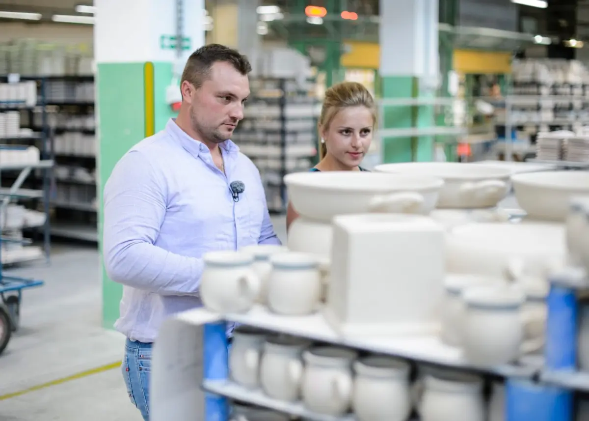 Rolnik szuka żony w Ceramice Artystycznej Spółdzielni Rękodzieła Artystycznego