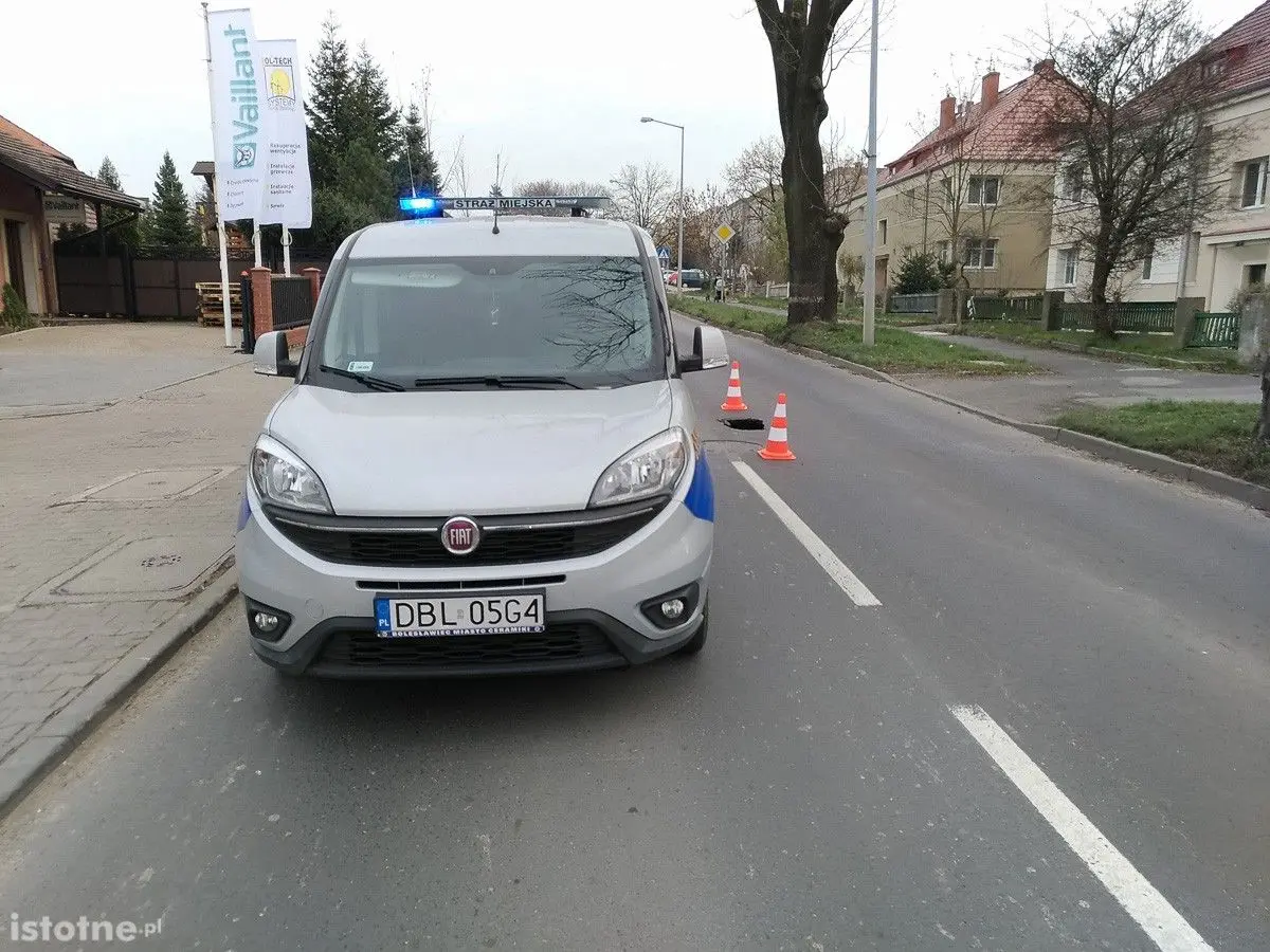 Zapadł się asfalt na Kosiby! Uważajcie