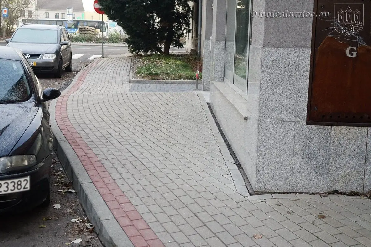 Nowy chodnik na Mazowieckiej