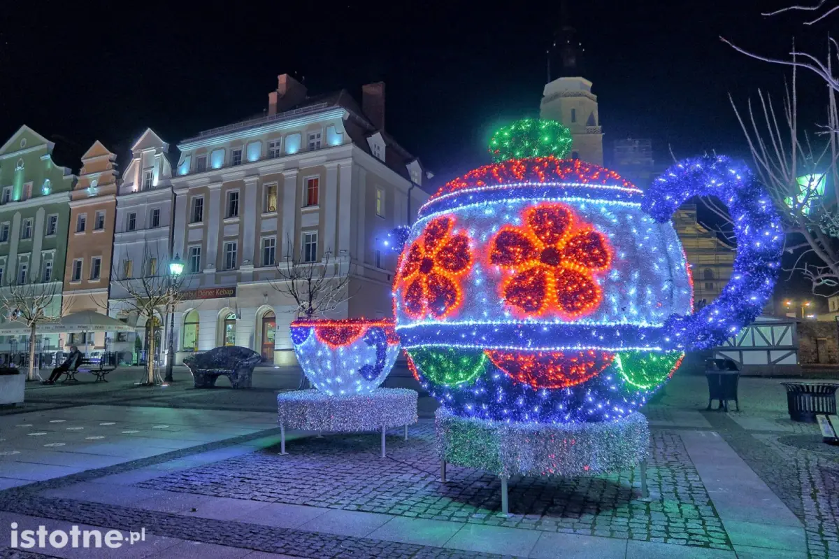 Świąteczne dekoracje w bolesławieckim rynku