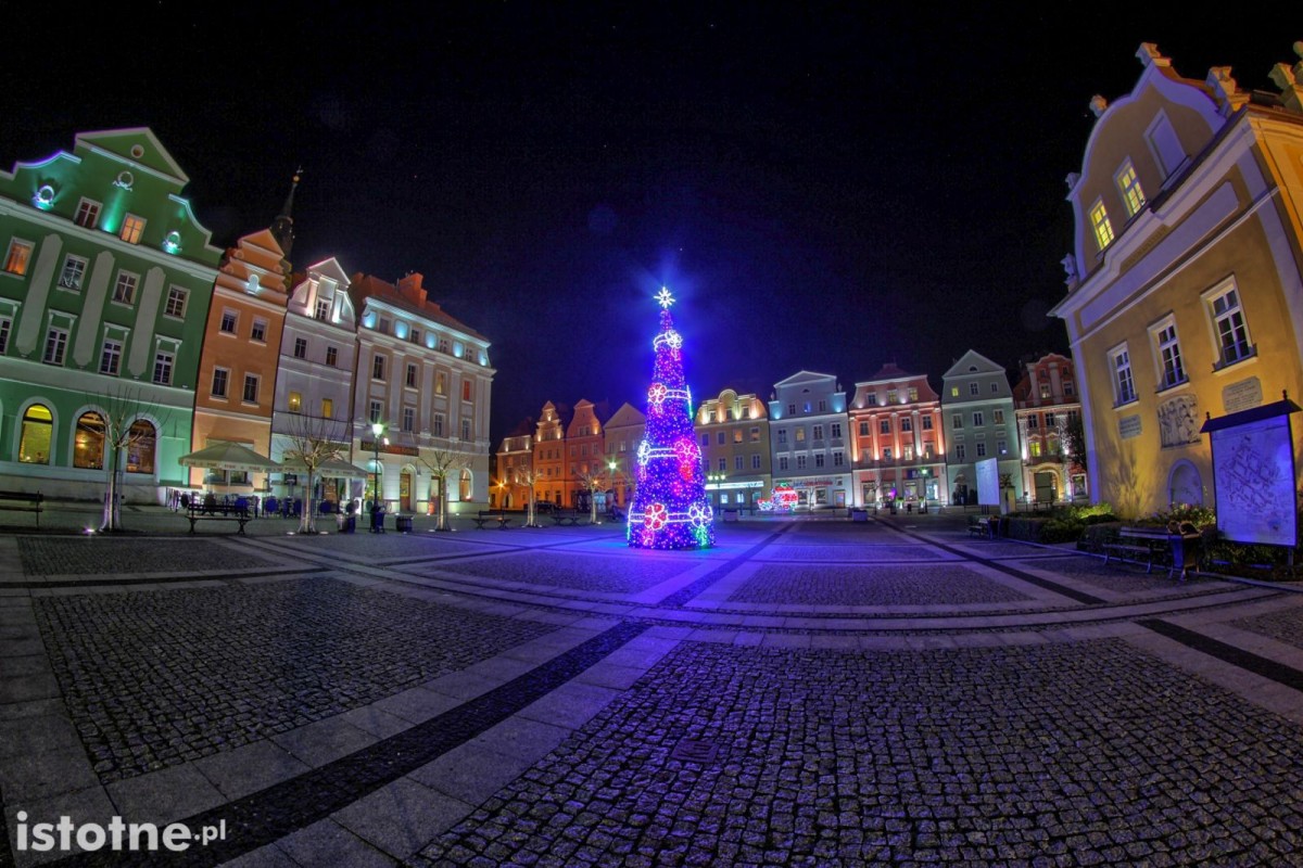Świąteczne dekoracje w bolesławieckim rynku