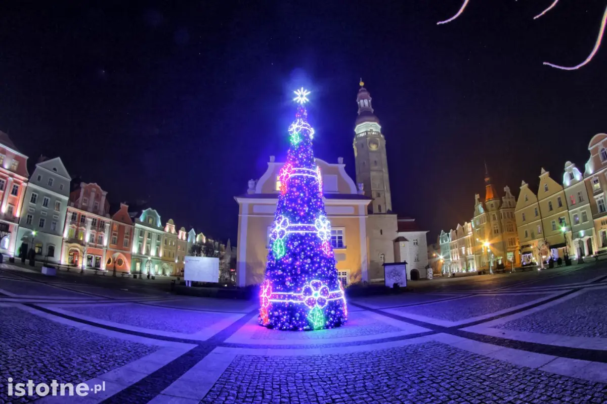 Świąteczne dekoracje w bolesławieckim rynku
