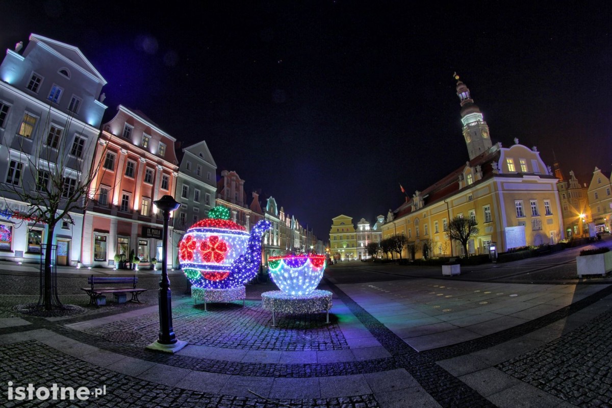 Świąteczne dekoracje w bolesławieckim rynku