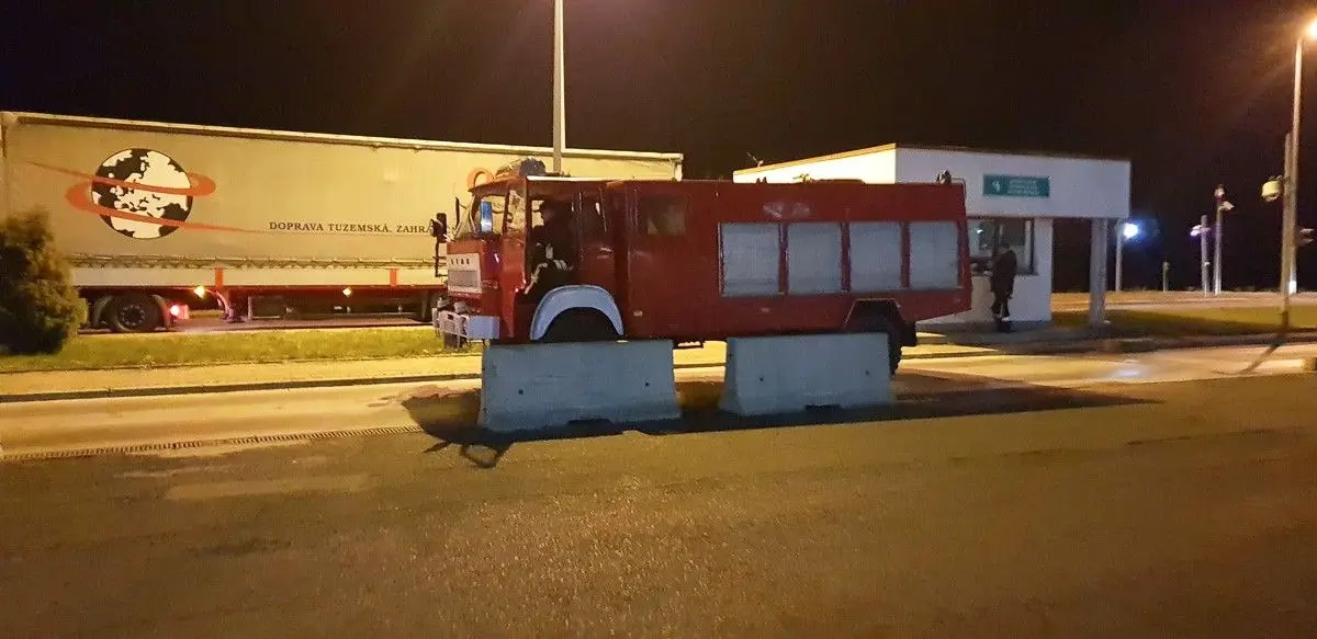 Strażacy przekazali ukraińskiej jednostce wóz gaśniczy