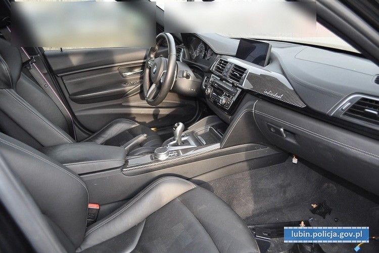 Policja zlikwidowała dziuplę z luksusowymi autami kradzionymi za granicą