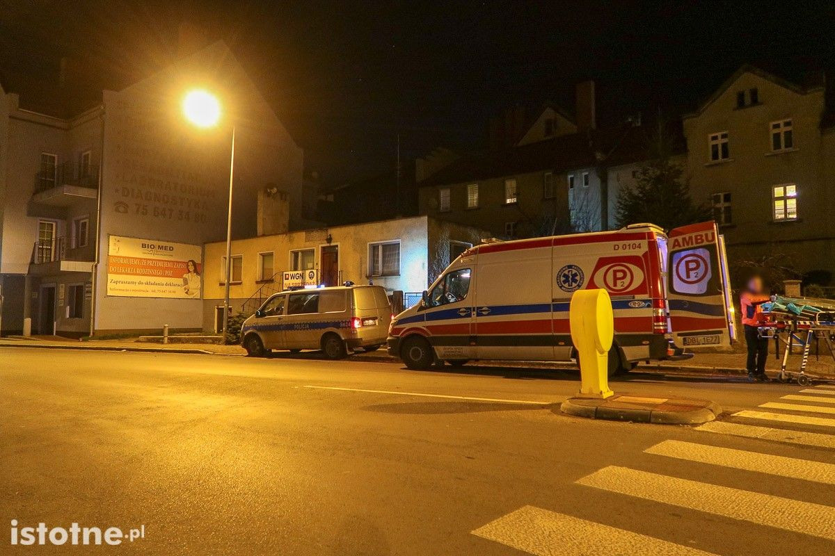Nieprzytomny mężczyzna leżał na Piaskowej
