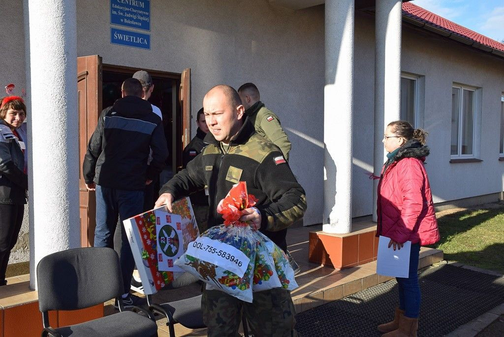 „Szlachetna paczka” od żołnierzy 23 Śląskiego Pułku Artylerii