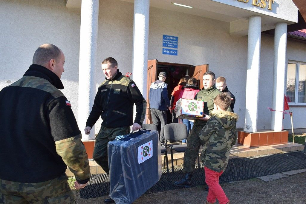 „Szlachetna paczka” od żołnierzy 23 Śląskiego Pułku Artylerii
