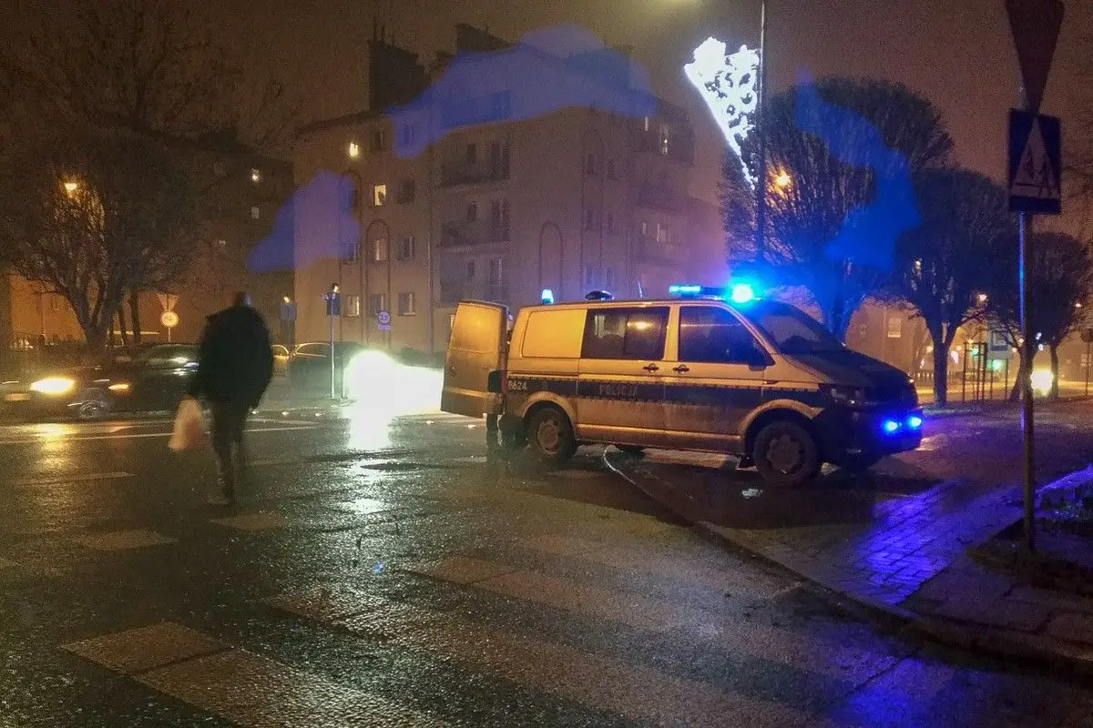 Agresywna kobieta szarpała się z policjantami