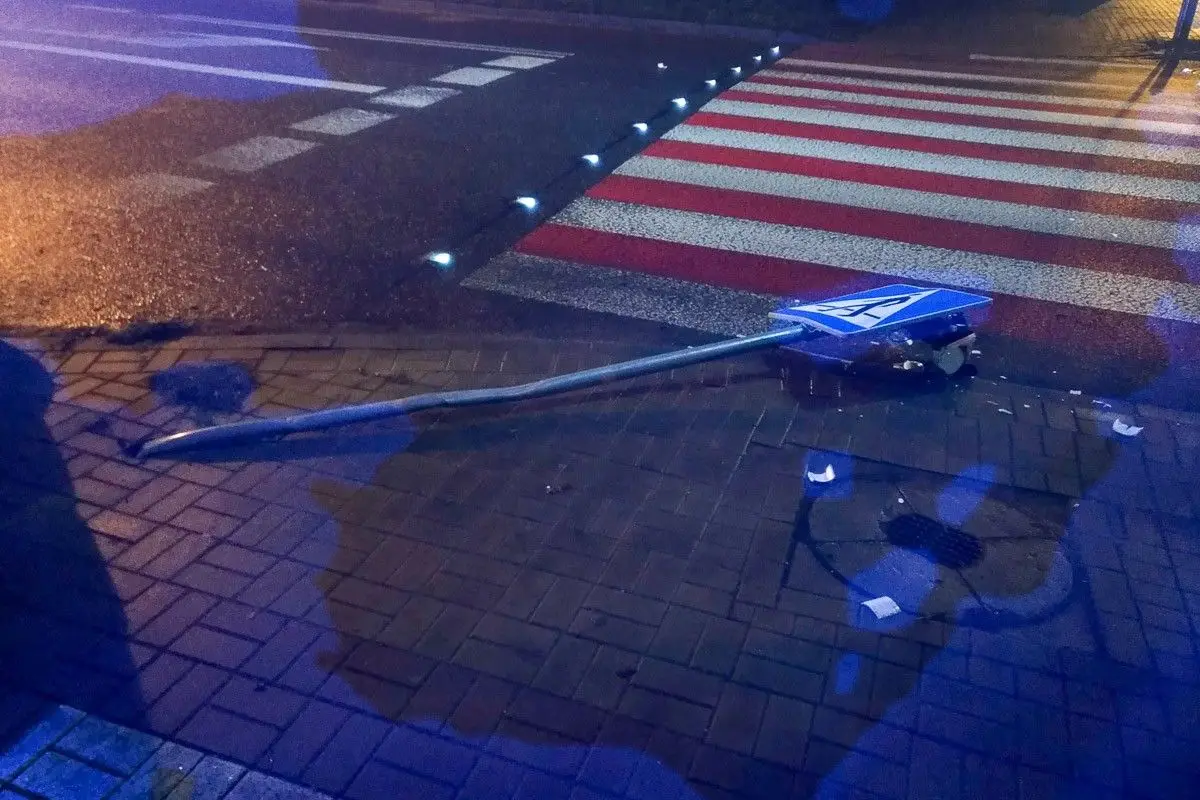 Agresywna kobieta szarpała się z policjantami