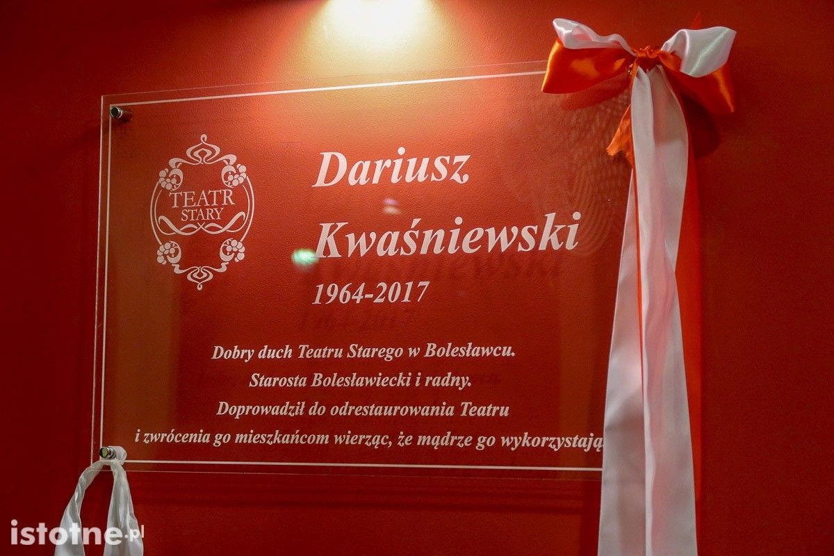 Tablicę poświęconą Dariuszowi Kwaśniewskiemu odsłonięto w Teatrze Starym