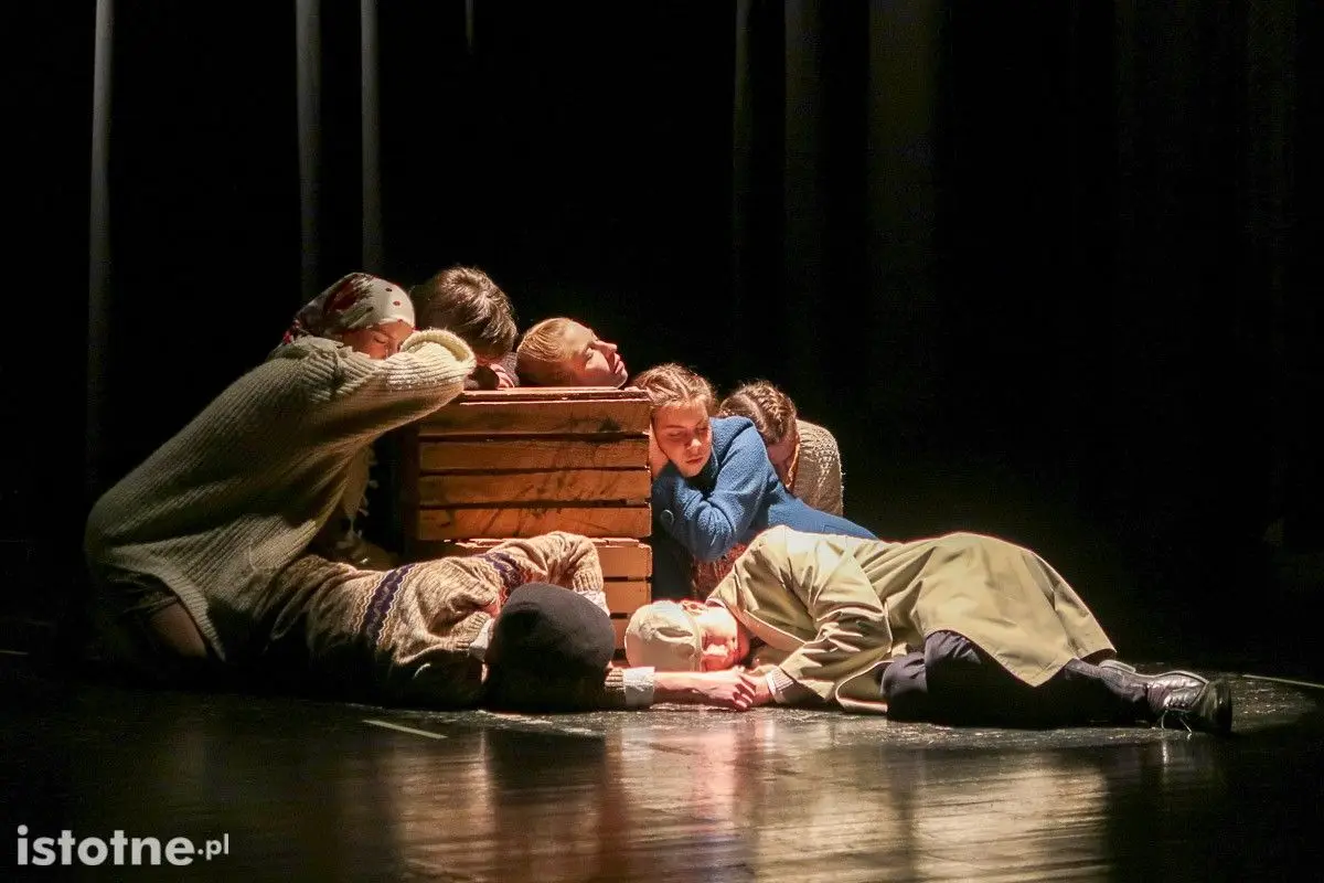 Tablicę poświęconą Dariuszowi Kwaśniewskiemu odsłonięto w Teatrze Starym