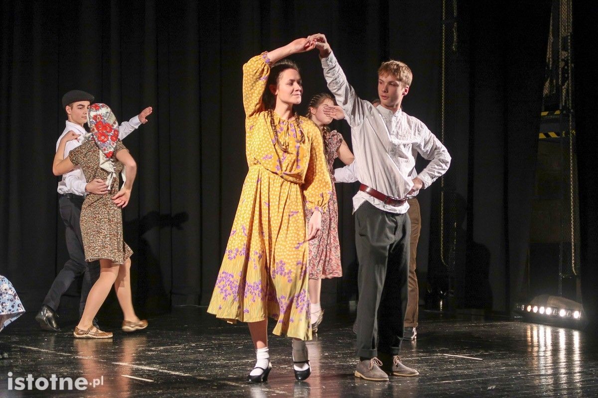 Tablicę poświęconą Dariuszowi Kwaśniewskiemu odsłonięto w Teatrze Starym