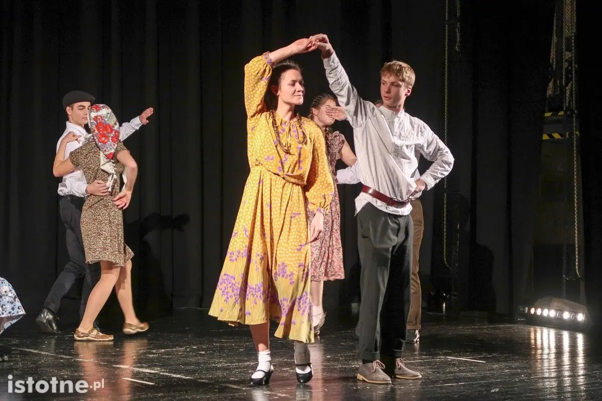 Tablicę poświęconą Dariuszowi Kwaśniewskiemu odsłonięto w Teatrze Starym