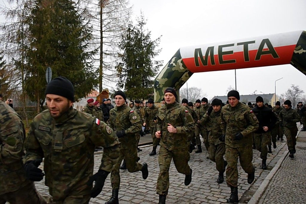 Pobiegli i strzelali dla Niepodległej. Drużyna z II LO druga