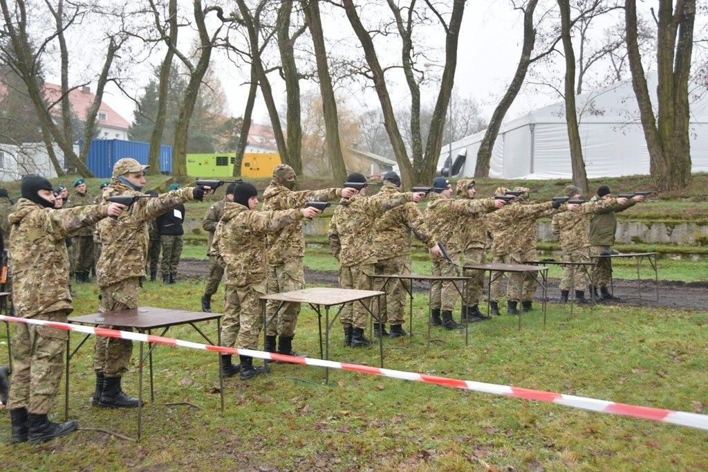 Pobiegli i strzelali dla Niepodległej. Drużyna z II LO druga