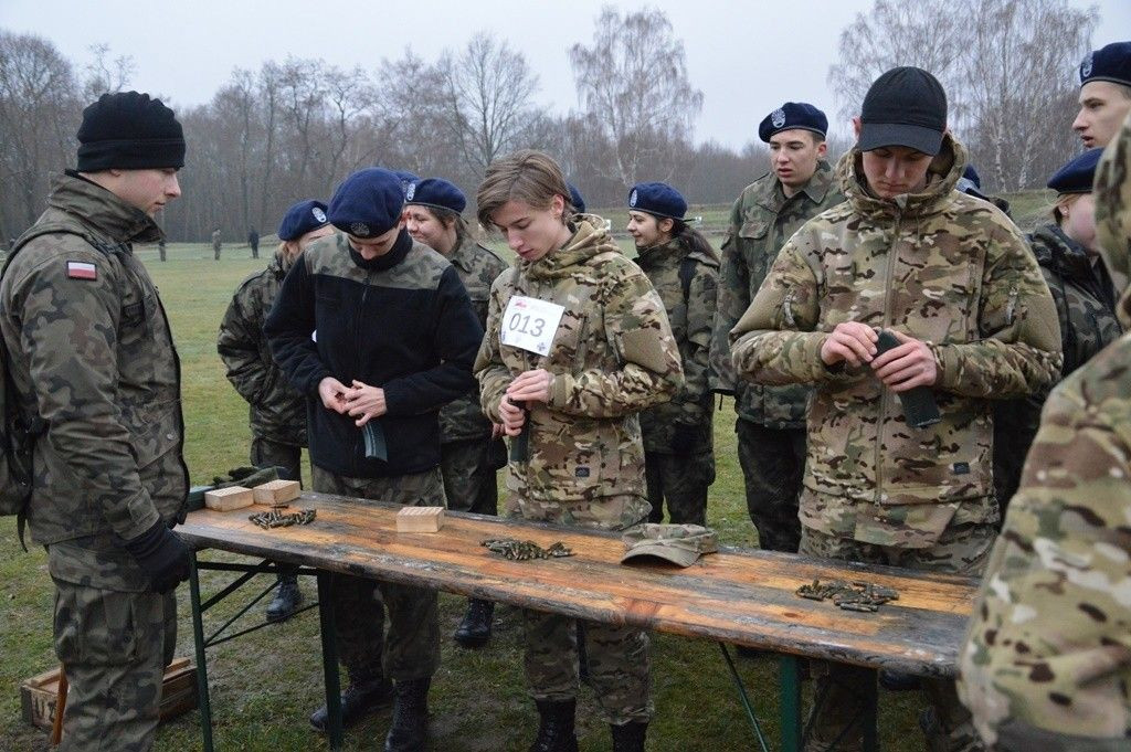 Pobiegli i strzelali dla Niepodległej. Drużyna z II LO druga