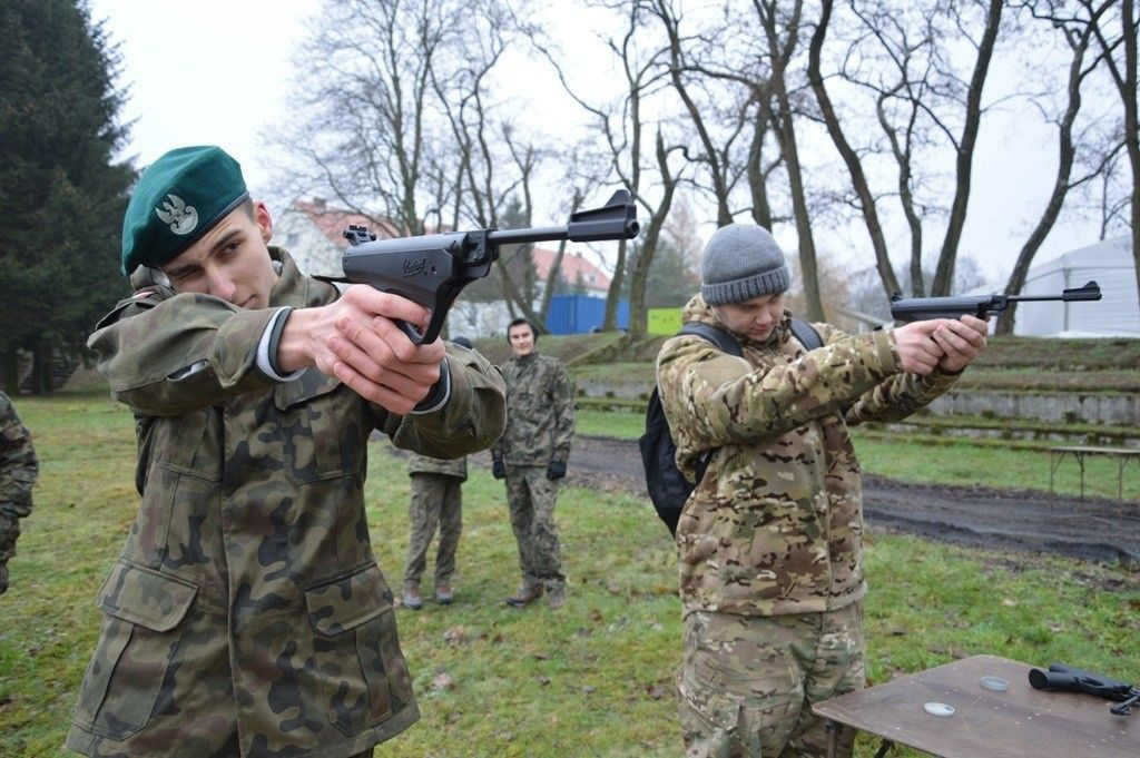 Pobiegli i strzelali dla Niepodległej. Drużyna z II LO druga
