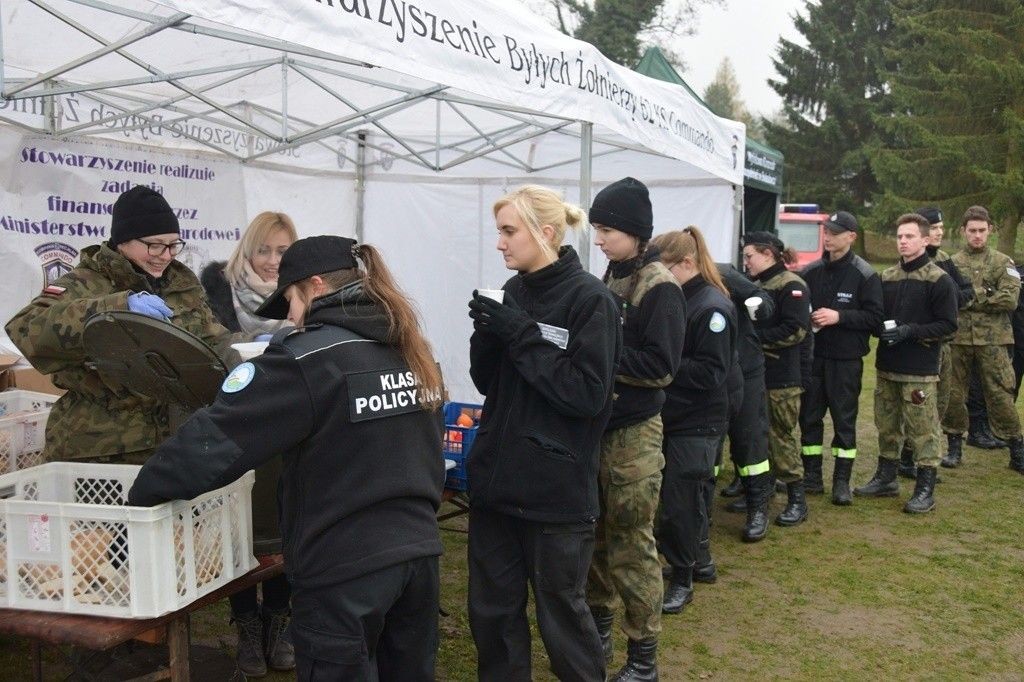 Pobiegli i strzelali dla Niepodległej. Drużyna z II LO druga