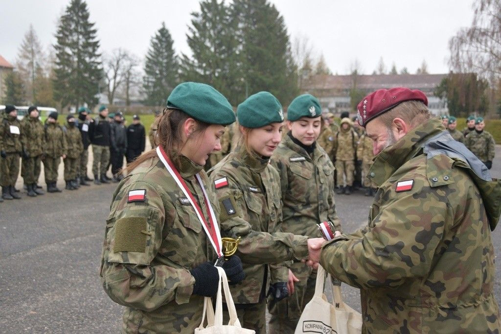Pobiegli i strzelali dla Niepodległej. Drużyna z II LO druga