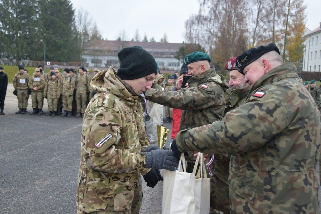 Pobiegli i strzelali dla Niepodległej. Drużyna z II LO druga