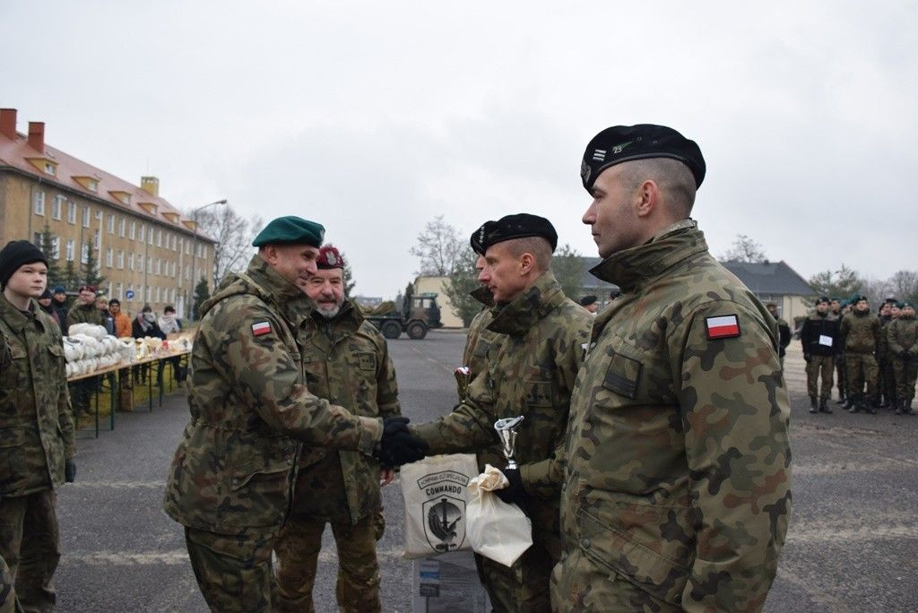 Pobiegli i strzelali dla Niepodległej. Drużyna z II LO druga