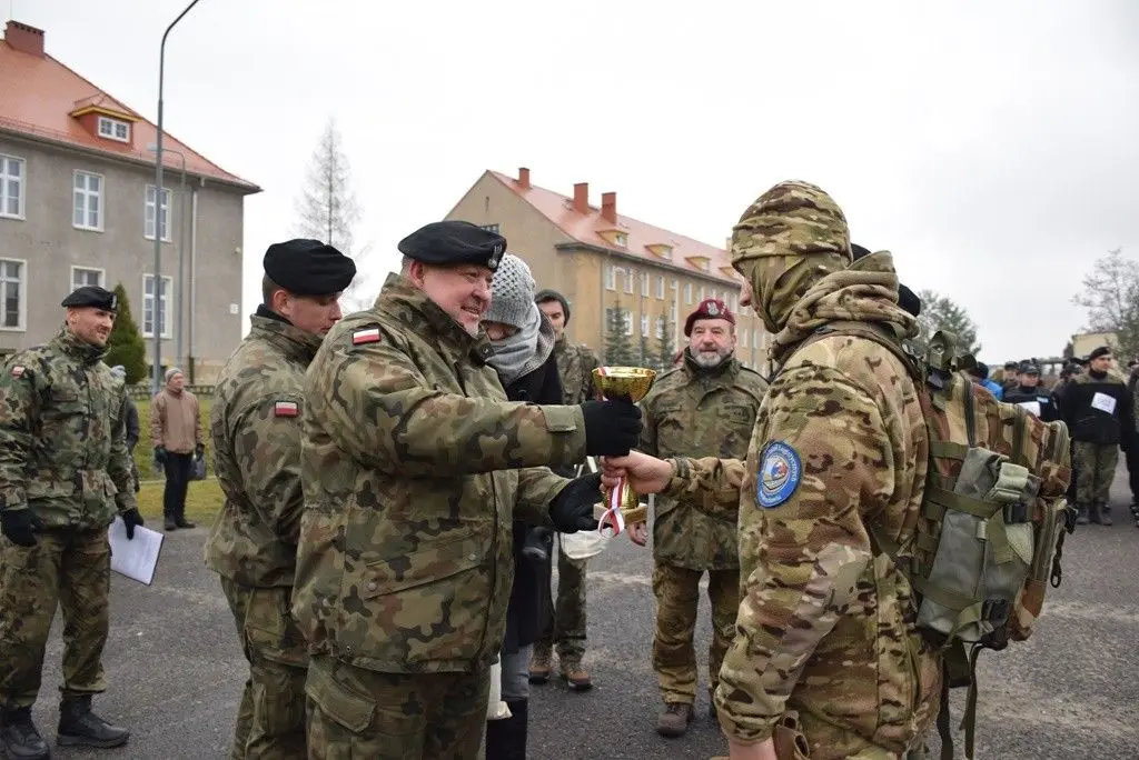 Pobiegli i strzelali dla Niepodległej. Drużyna z II LO druga
