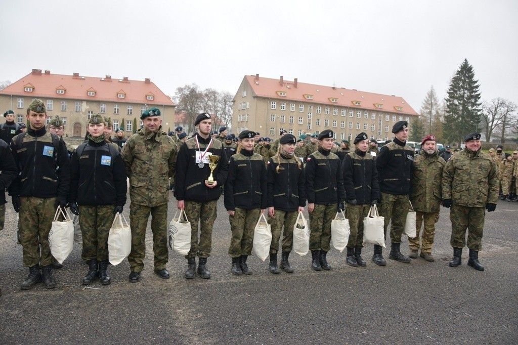 Pobiegli i strzelali dla Niepodległej. Drużyna z II LO druga