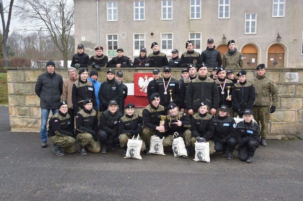 Pobiegli i strzelali dla Niepodległej. Drużyna z II LO druga