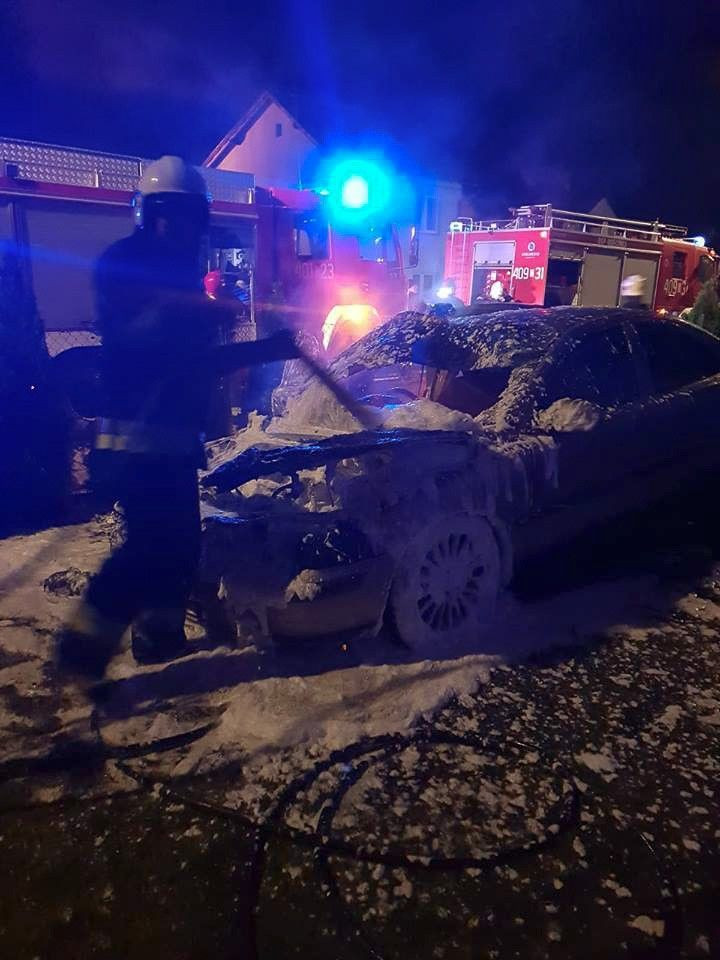 Osobówka spłonęła w Osiecznicy